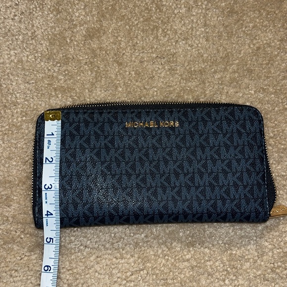 Like New Michael Kors Wallet - Picture 6 of 6
